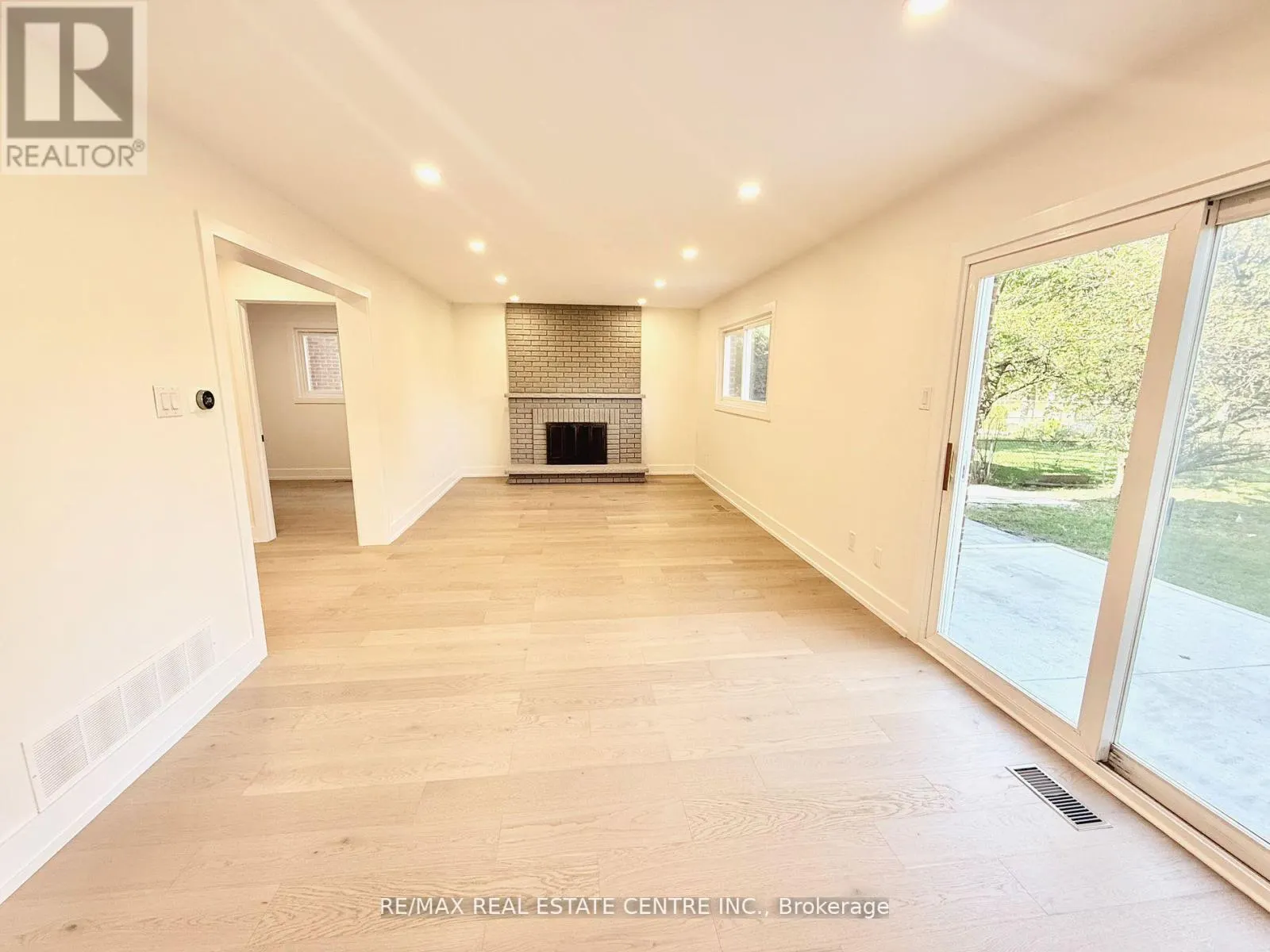 1215 LARNY COURT