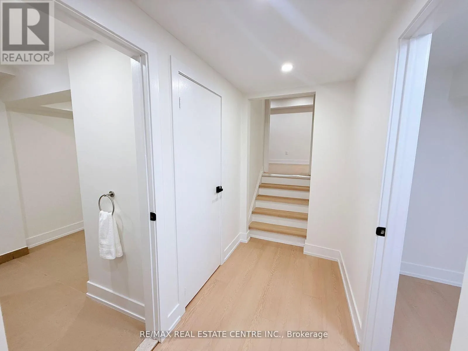 1215 LARNY COURT