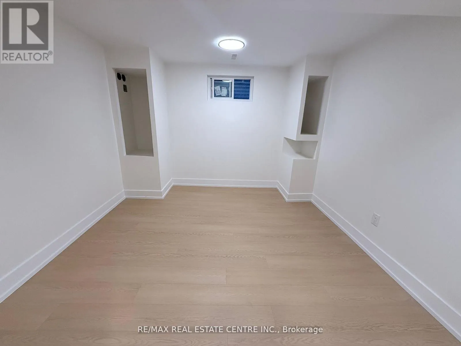 1215 LARNY COURT