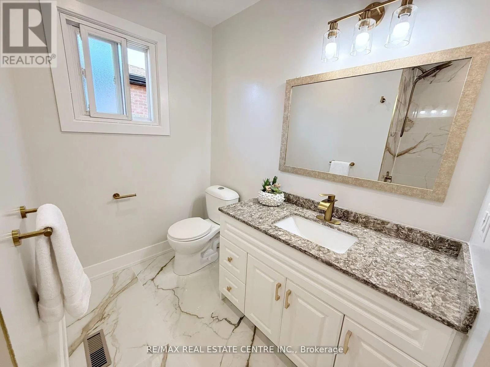 1215 LARNY COURT