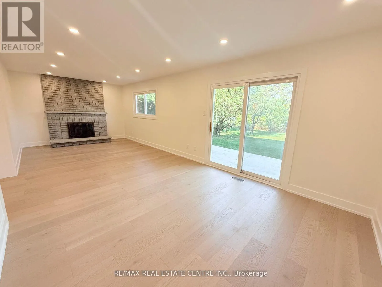 1215 LARNY COURT