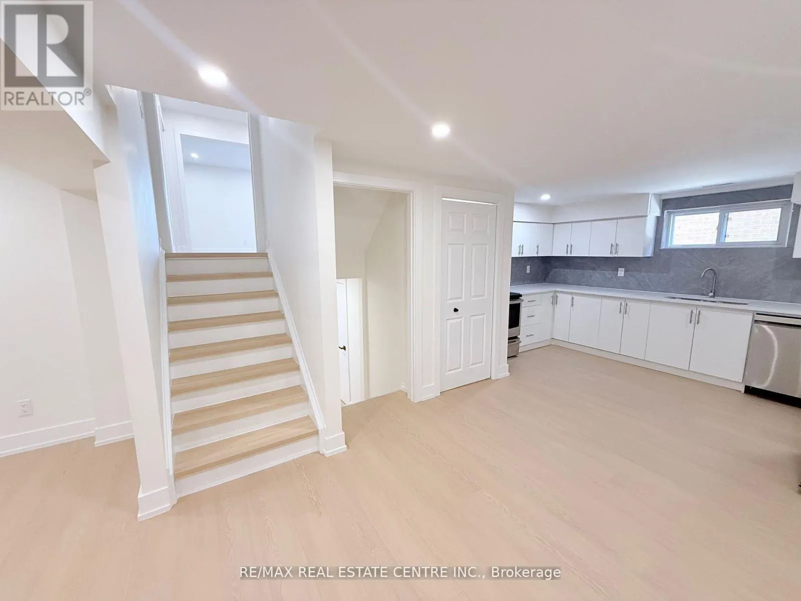 1215 LARNY COURT