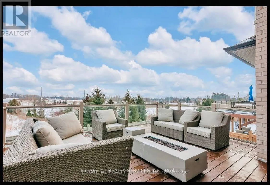 4 AGINCOURT CIRCLE