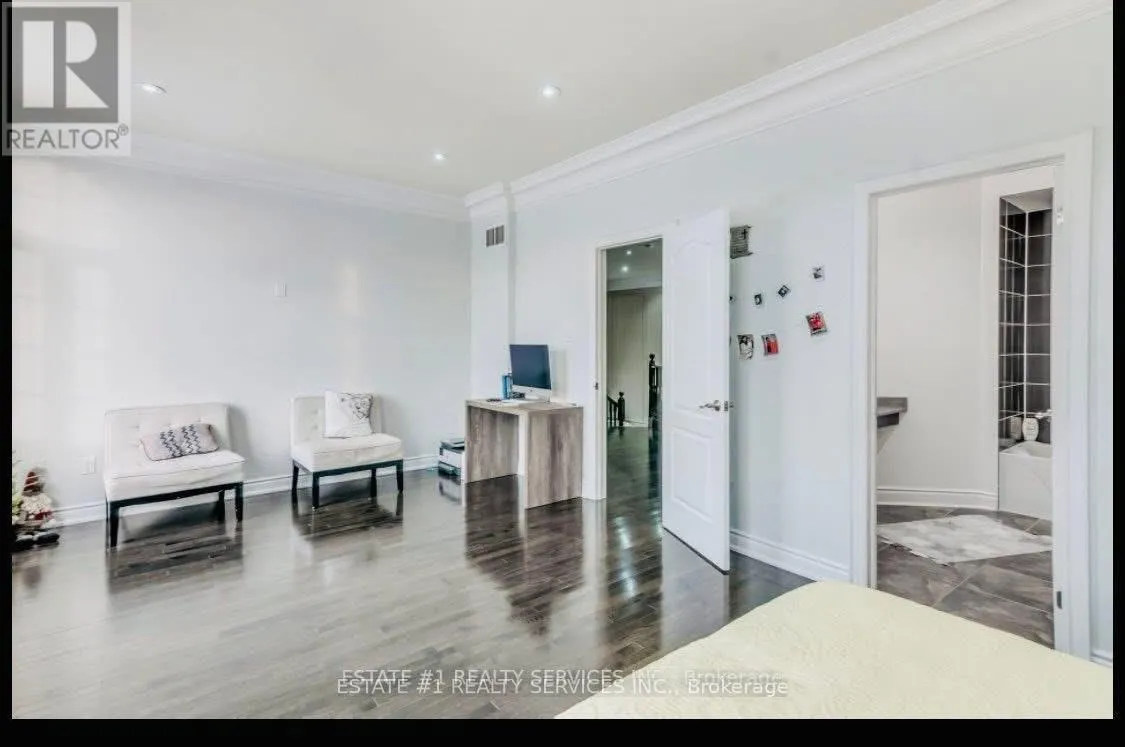 4 AGINCOURT CIRCLE