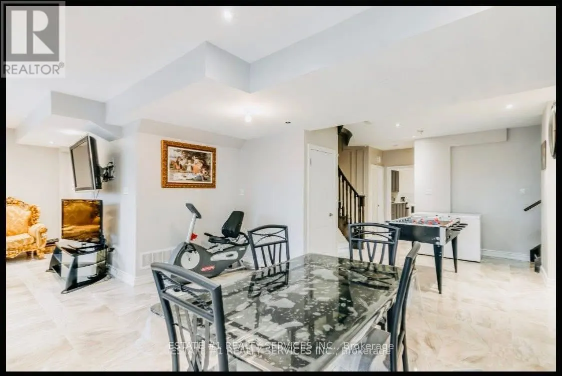 4 AGINCOURT CIRCLE