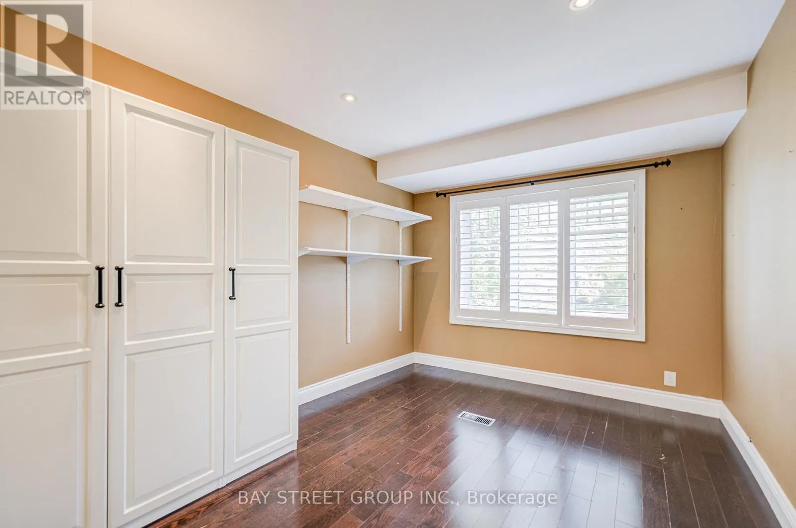363 LAKESHORE ROAD W