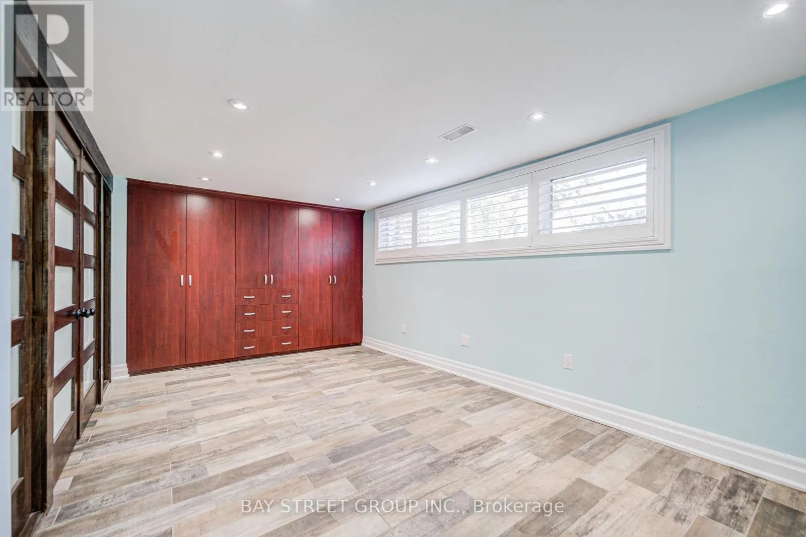 363 LAKESHORE ROAD W