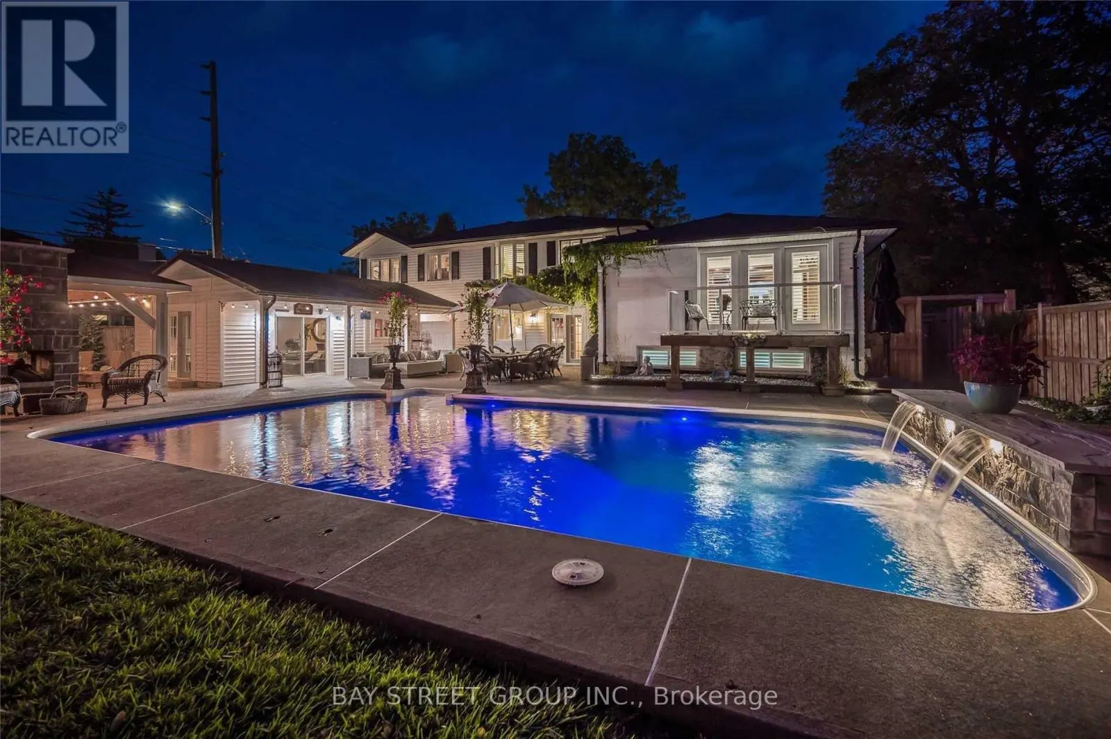 363 LAKESHORE ROAD W