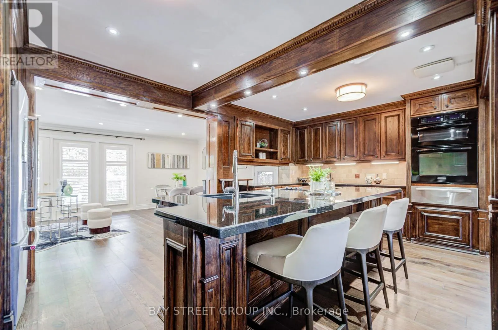 363 LAKESHORE ROAD W