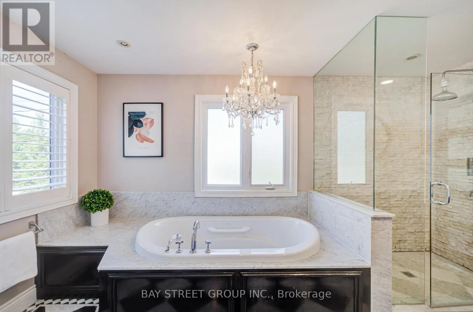 363 LAKESHORE ROAD W