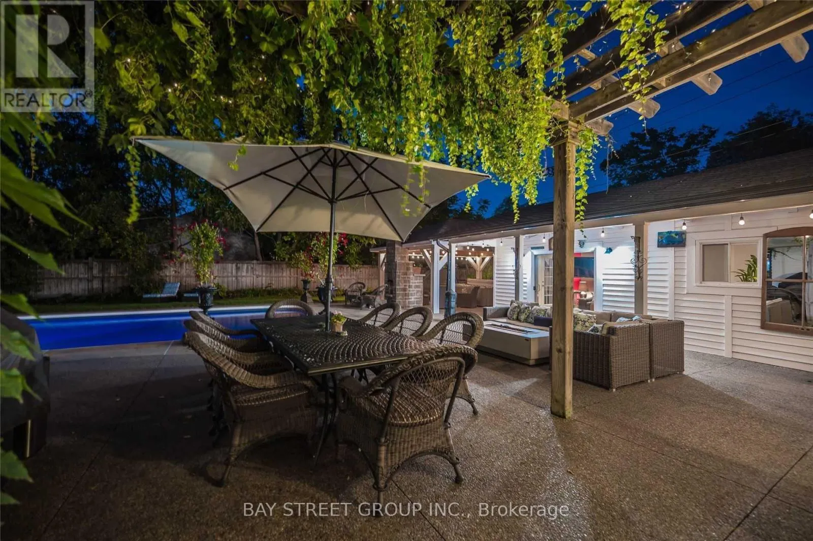 363 LAKESHORE ROAD W