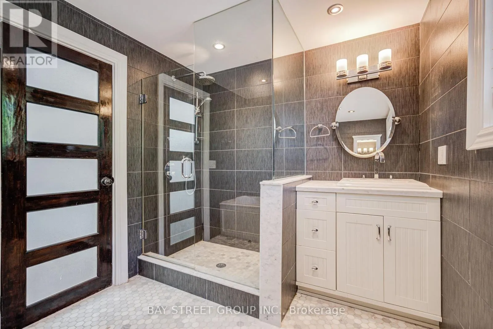 363 LAKESHORE ROAD W
