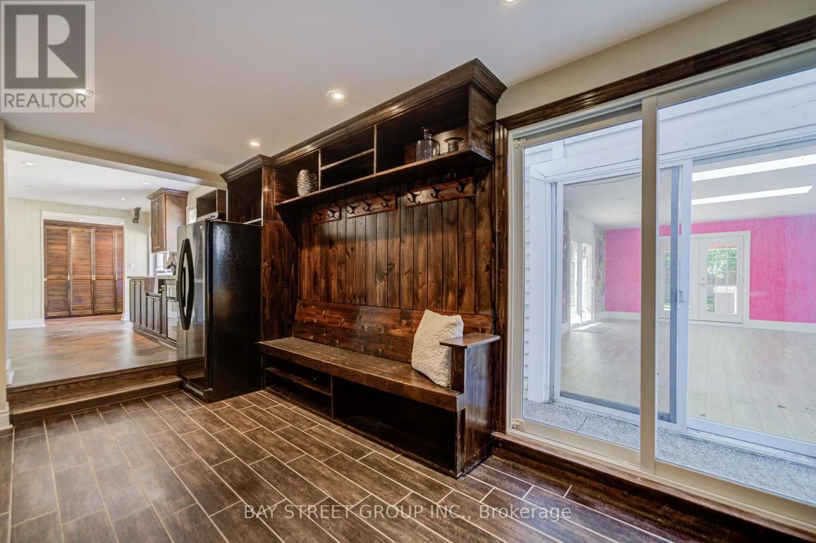 363 LAKESHORE ROAD W