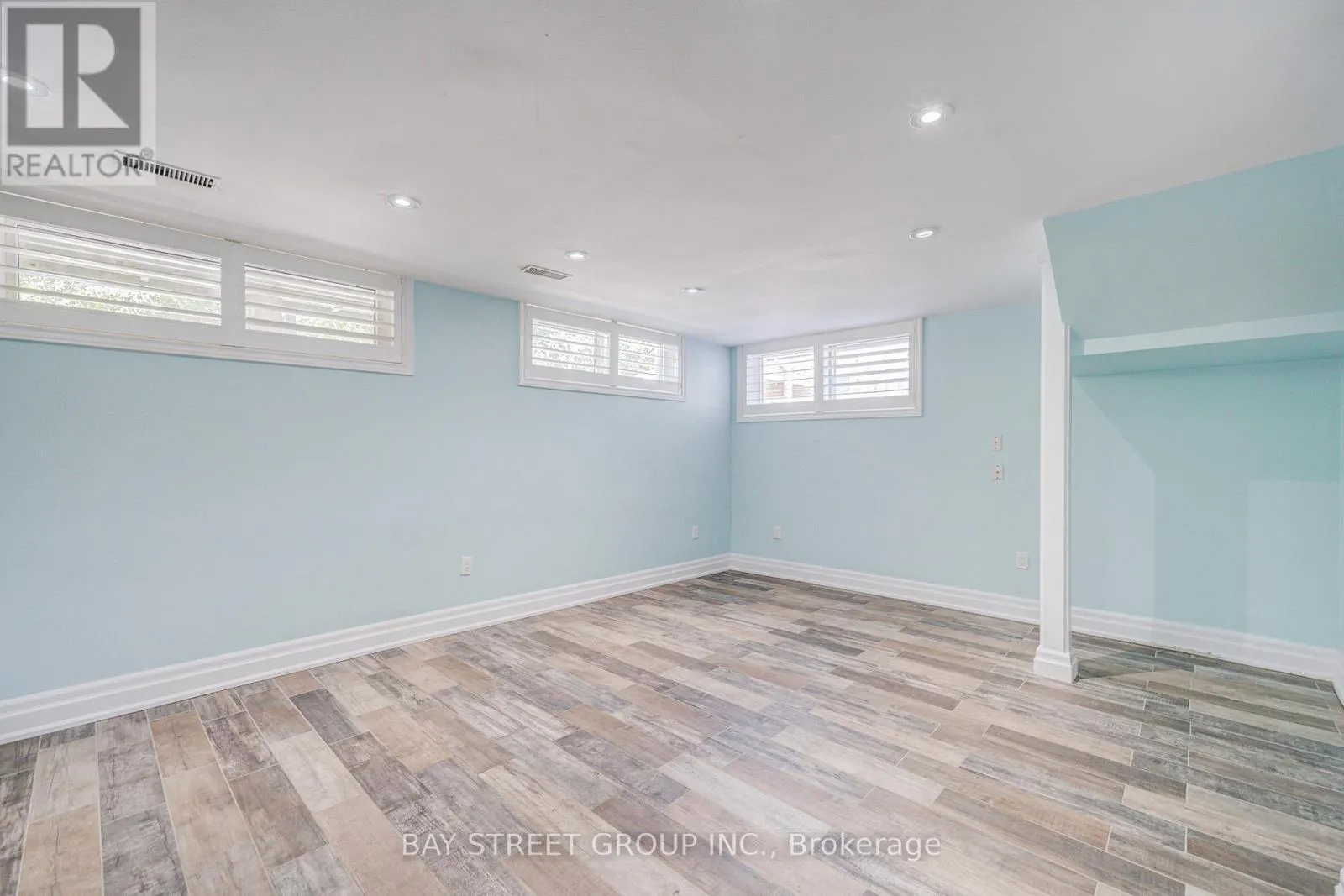 363 LAKESHORE ROAD W