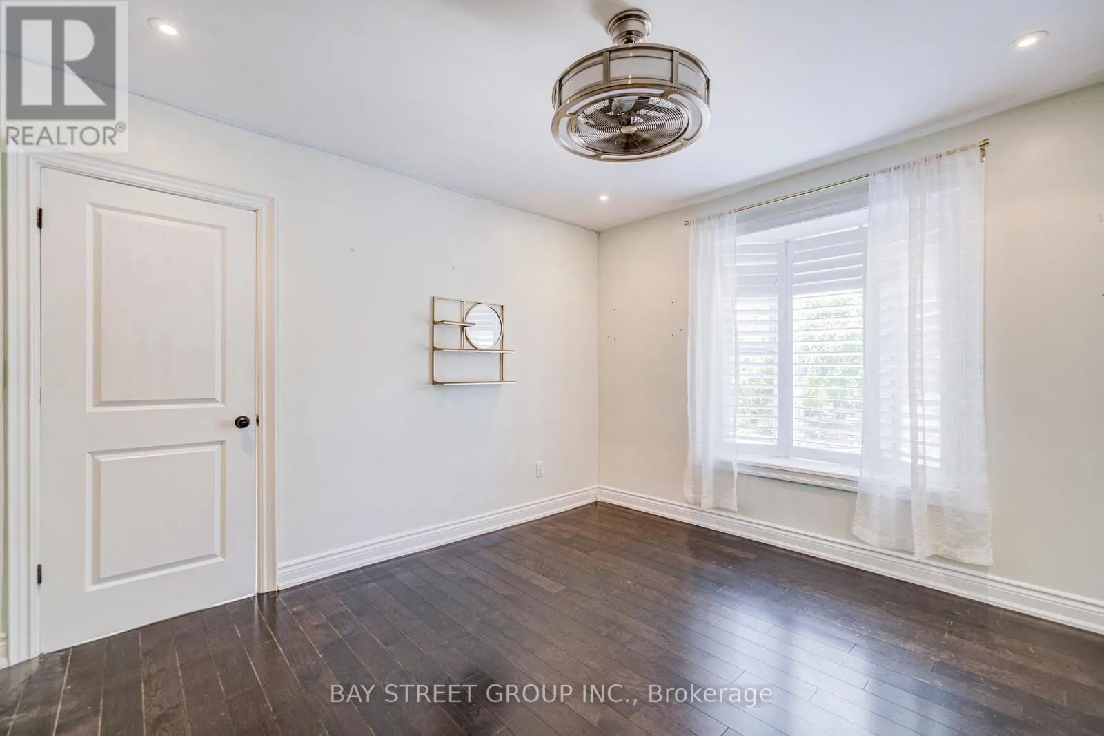 363 LAKESHORE ROAD W