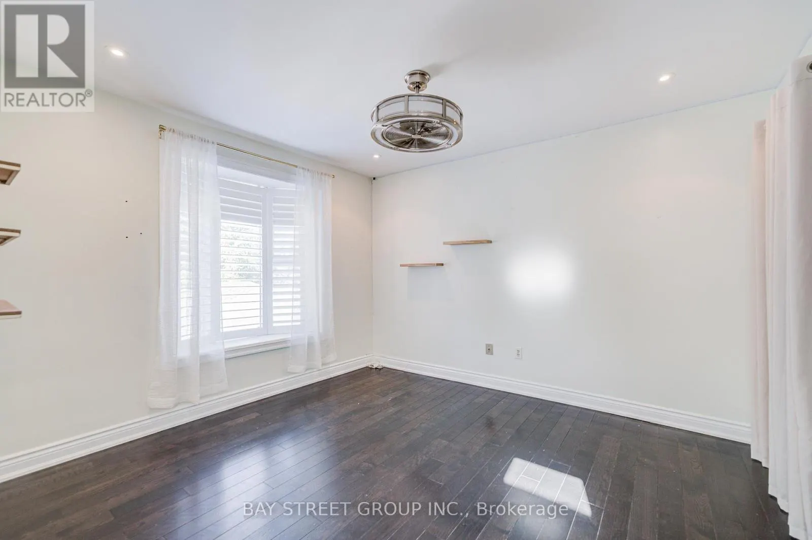 363 LAKESHORE ROAD W