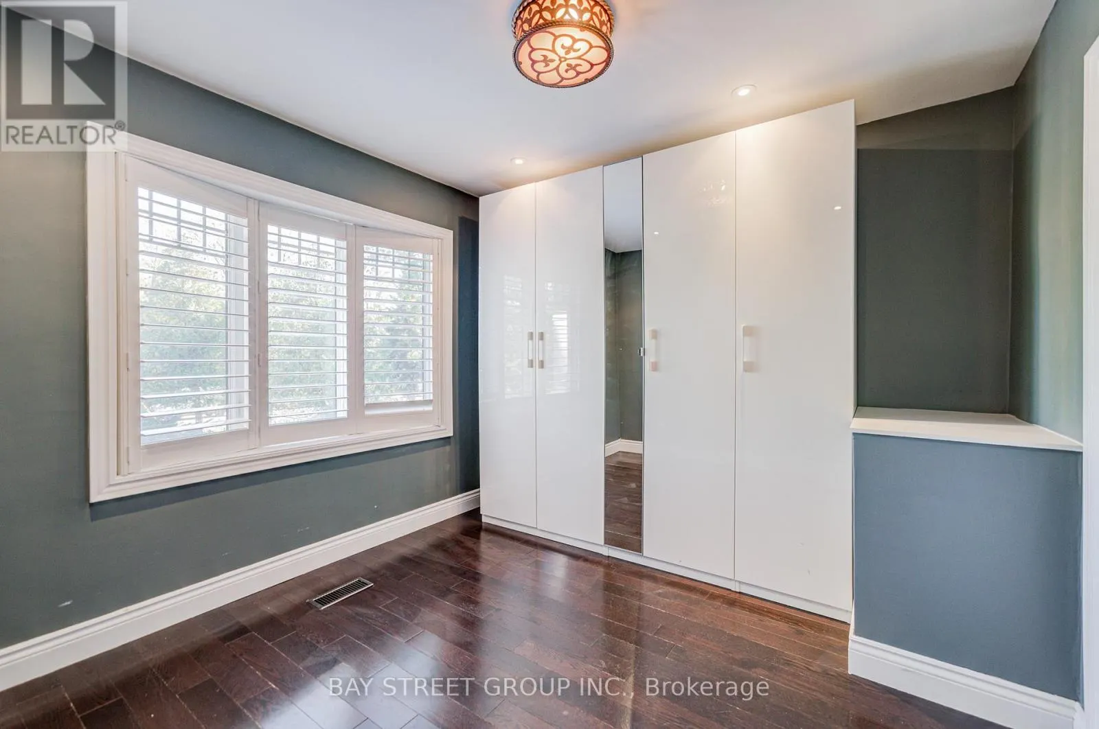 363 LAKESHORE ROAD W