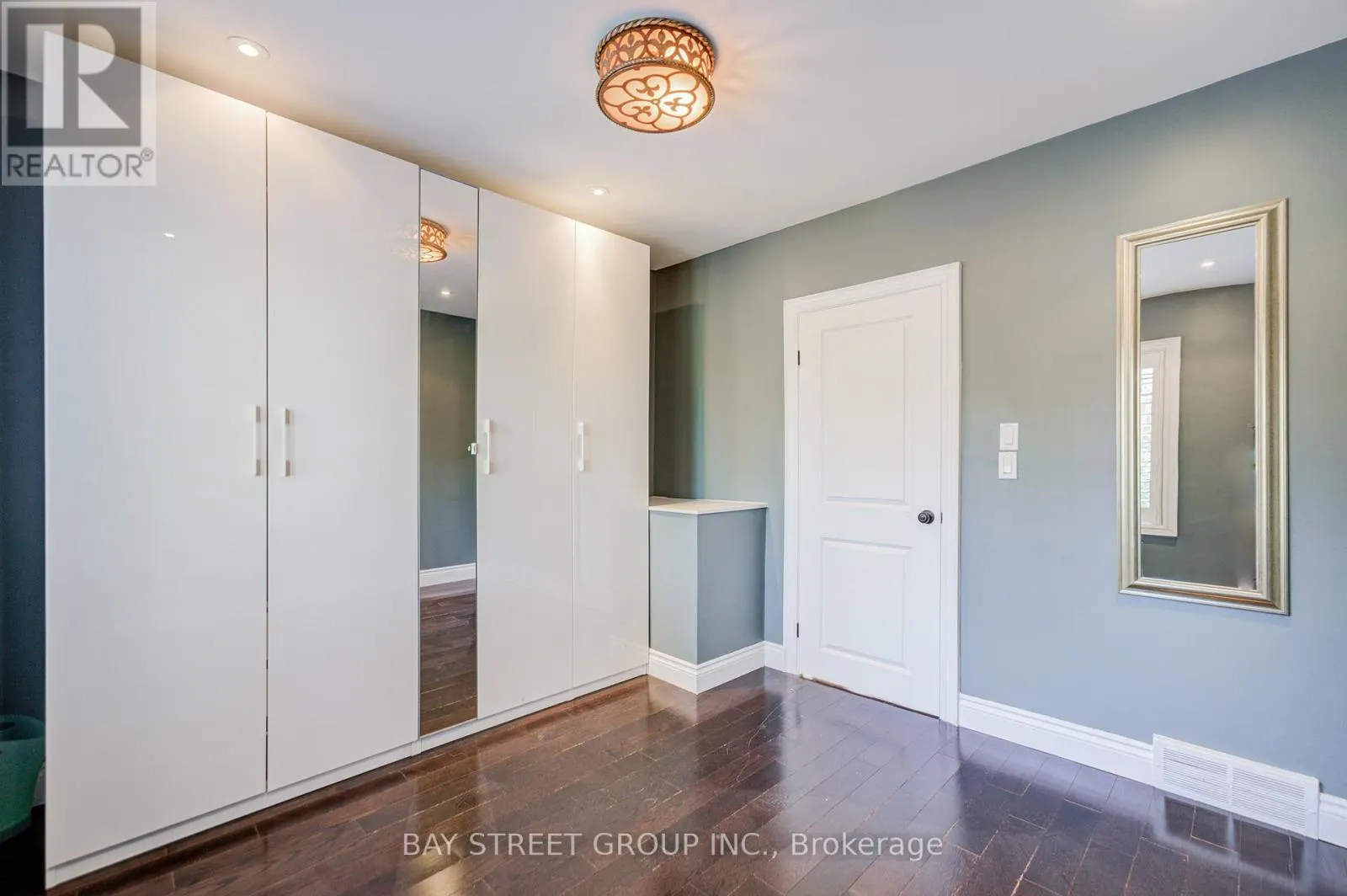 363 LAKESHORE ROAD W