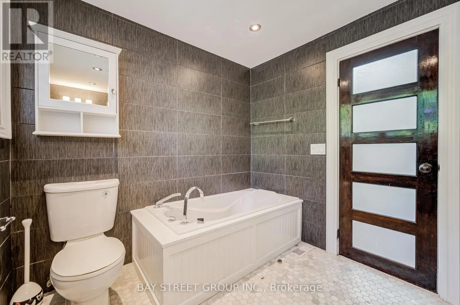 363 LAKESHORE ROAD W