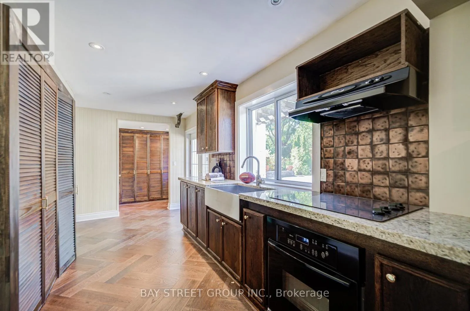 363 LAKESHORE ROAD W