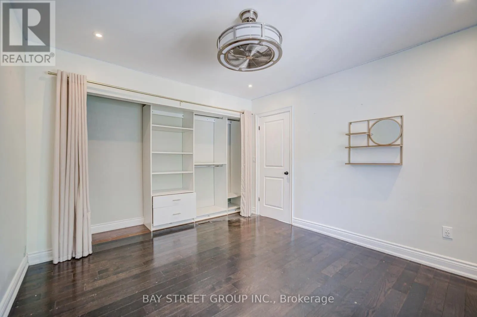 363 LAKESHORE ROAD W