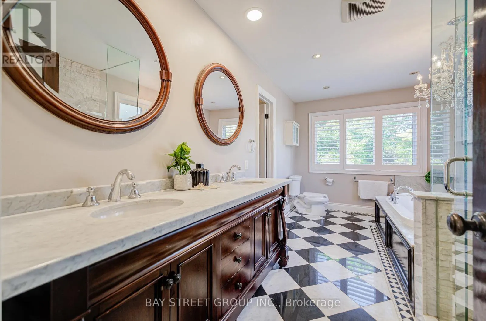 363 LAKESHORE ROAD W