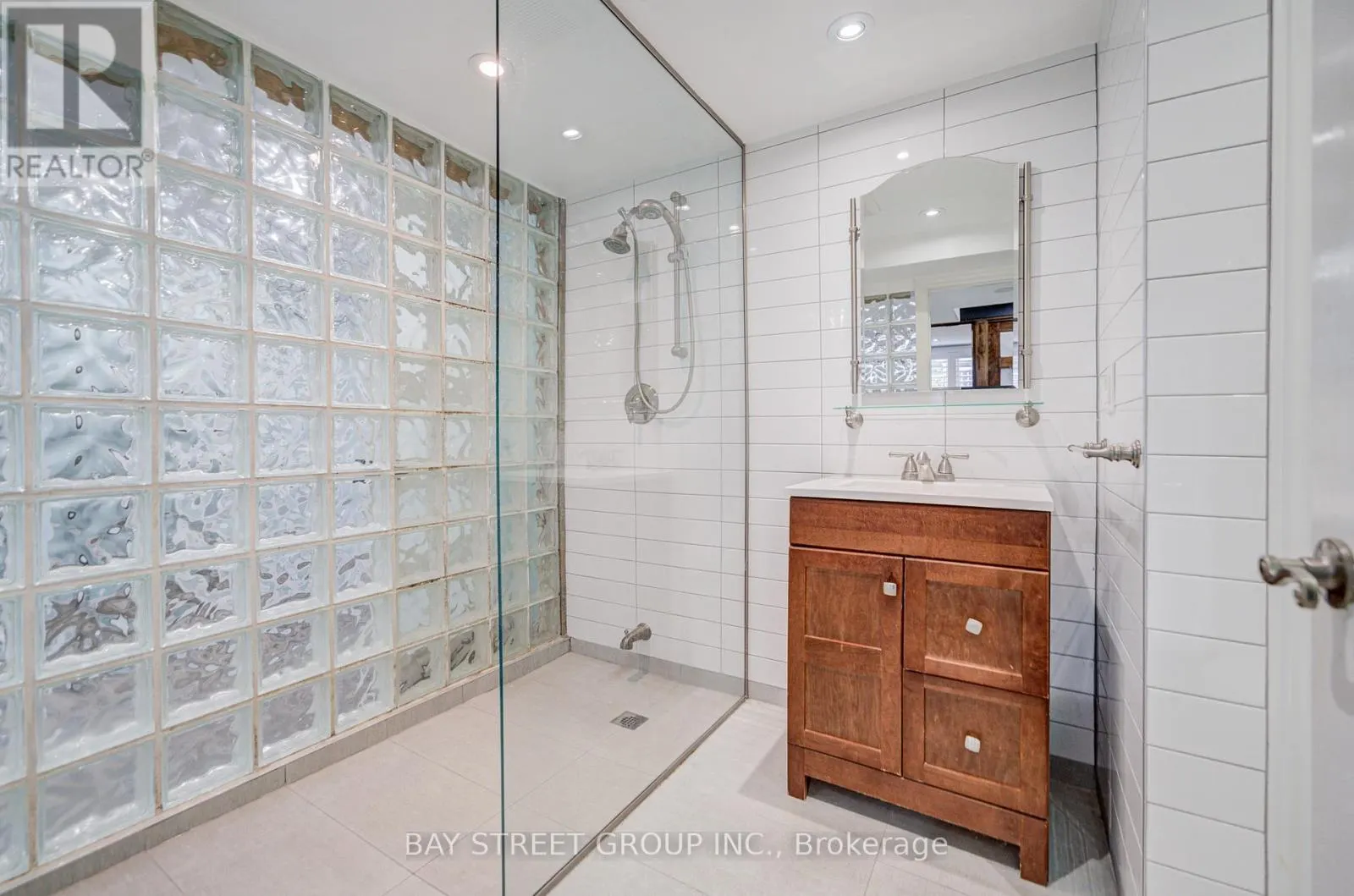 363 LAKESHORE ROAD W