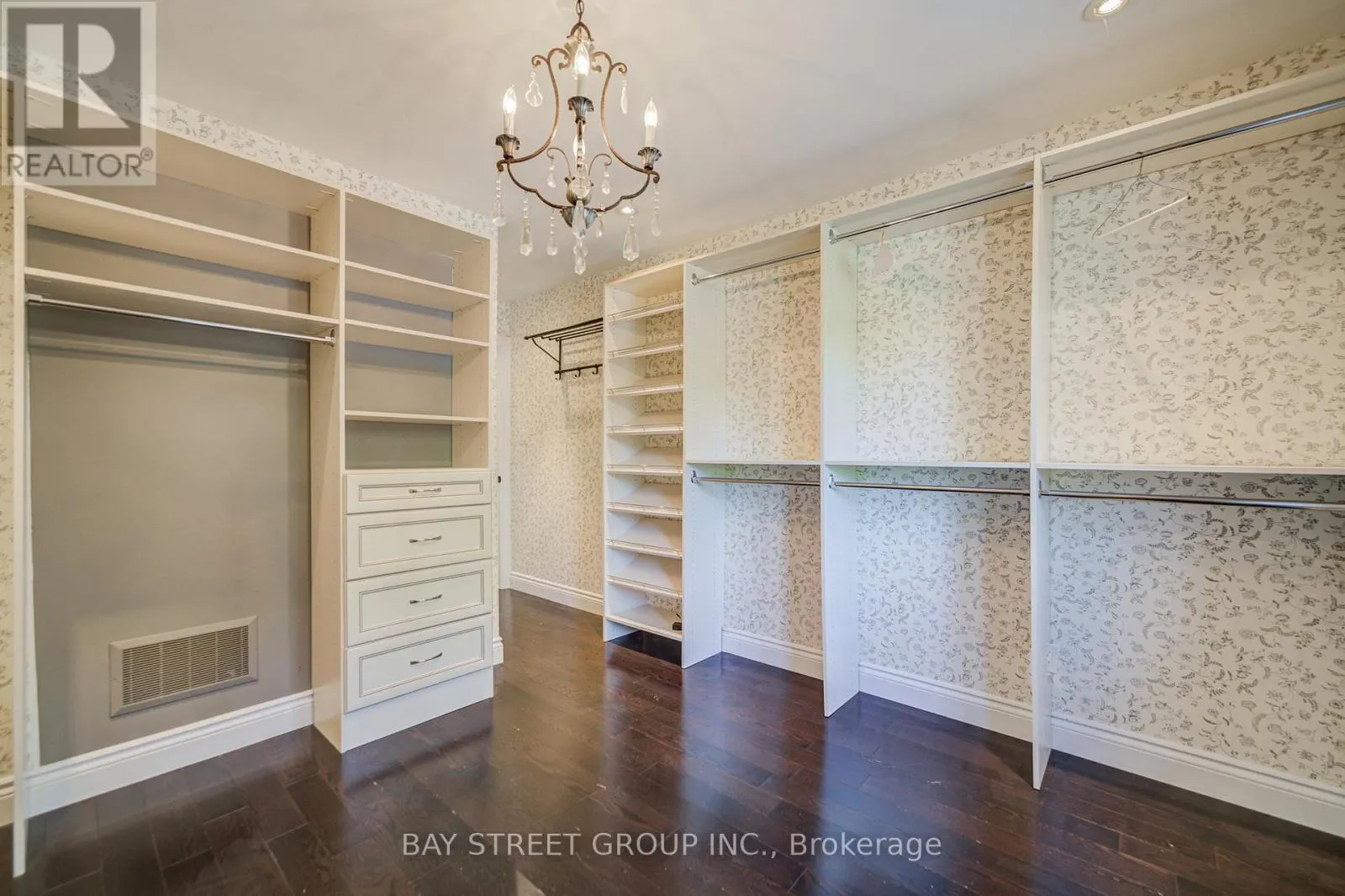363 LAKESHORE ROAD W