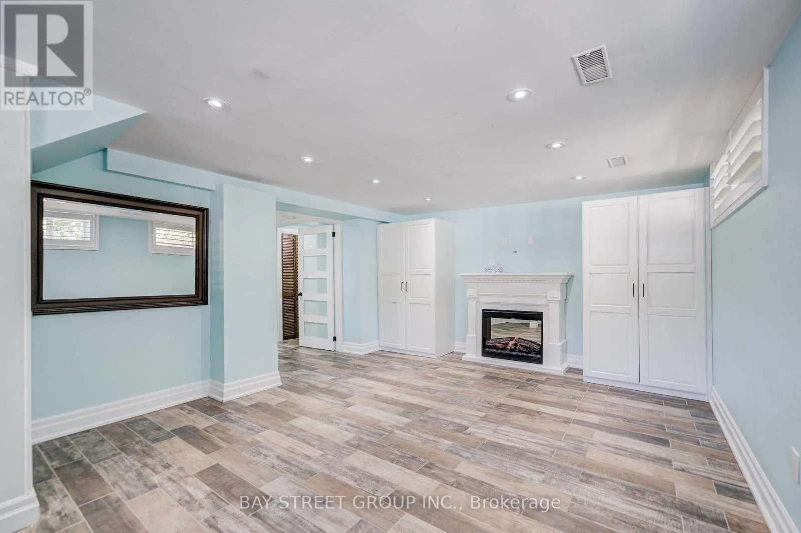 363 LAKESHORE ROAD W
