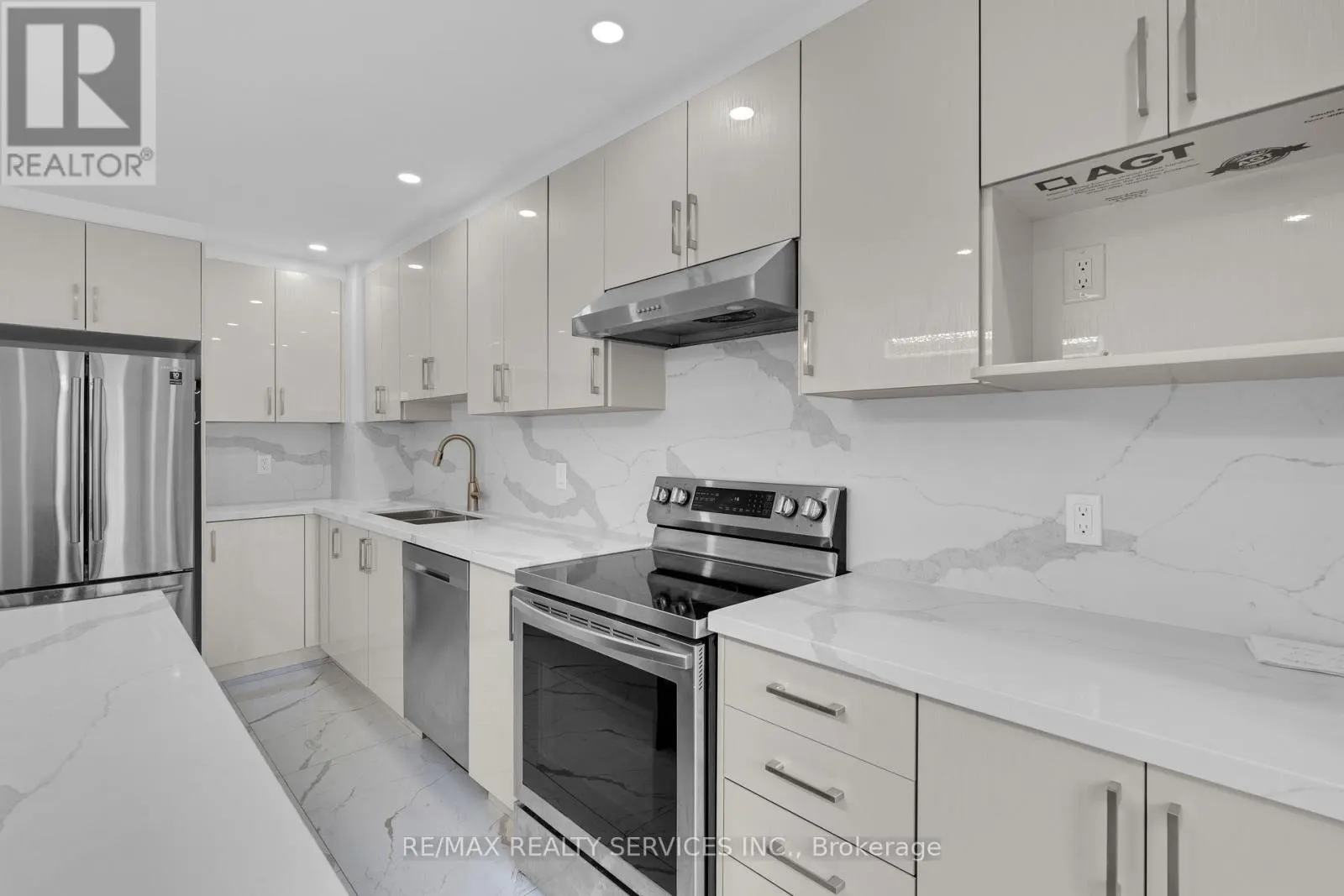 UPPER - 4354 WATERFORD CRESCENT
