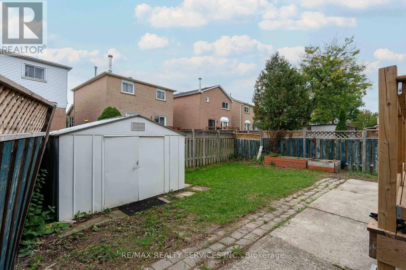 UPPER - 4354 WATERFORD CRESCENT