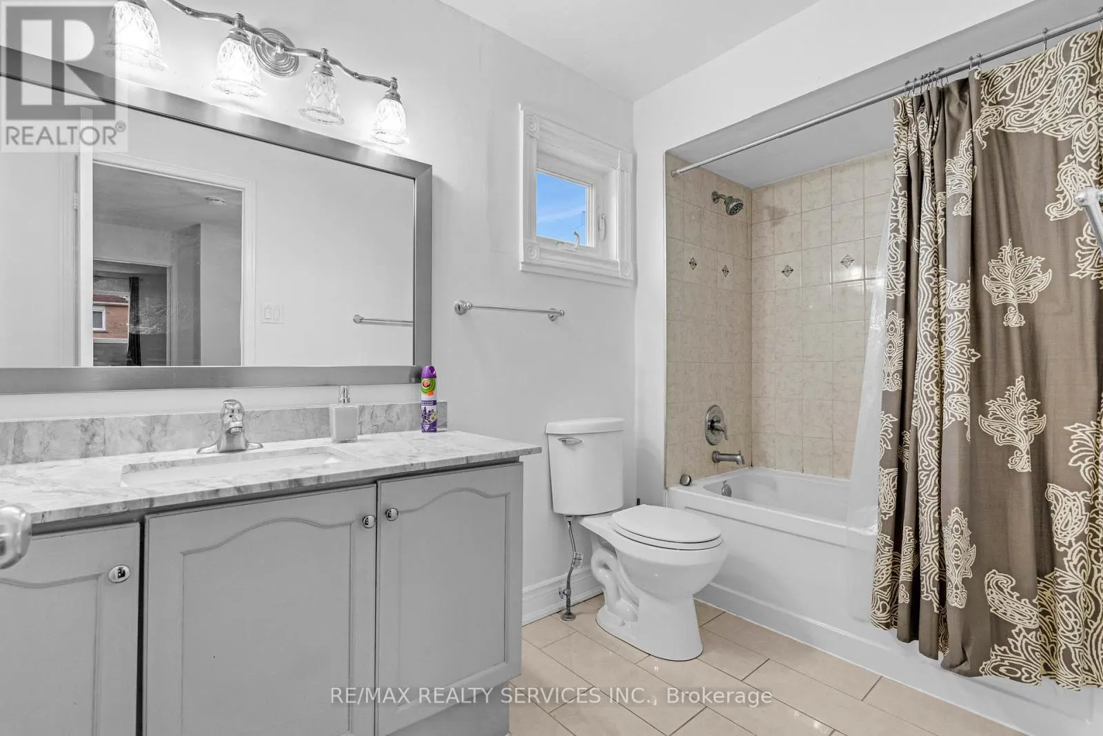 UPPER - 4354 WATERFORD CRESCENT