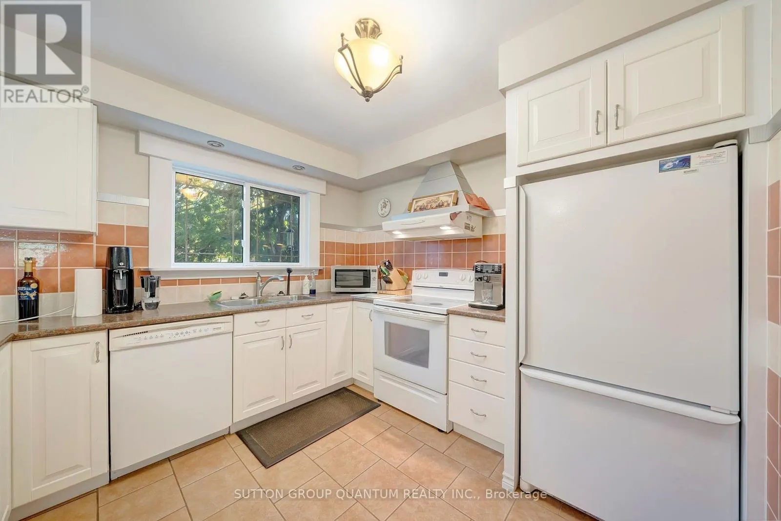 1224 FAIRDALE DRIVE