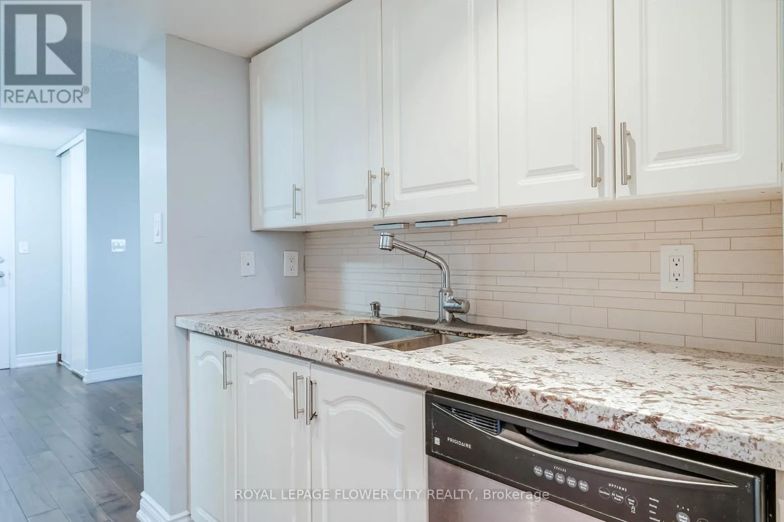 611 - 1 ROWNTREE ROAD N