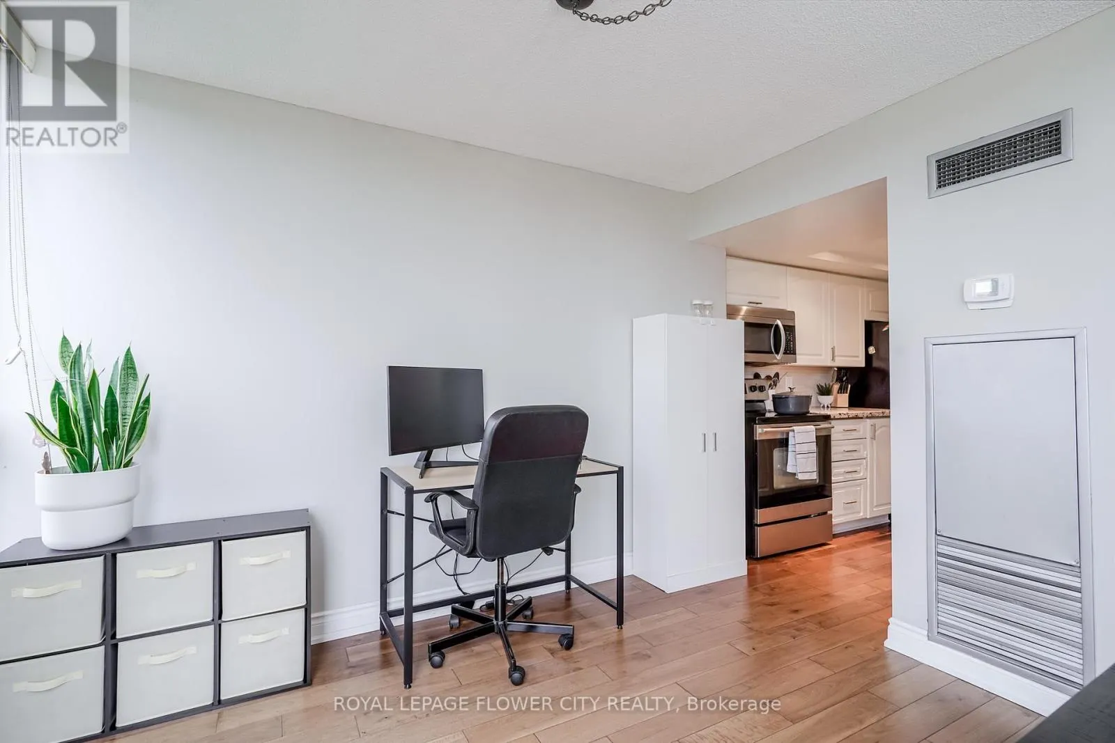 611 - 1 ROWNTREE ROAD N