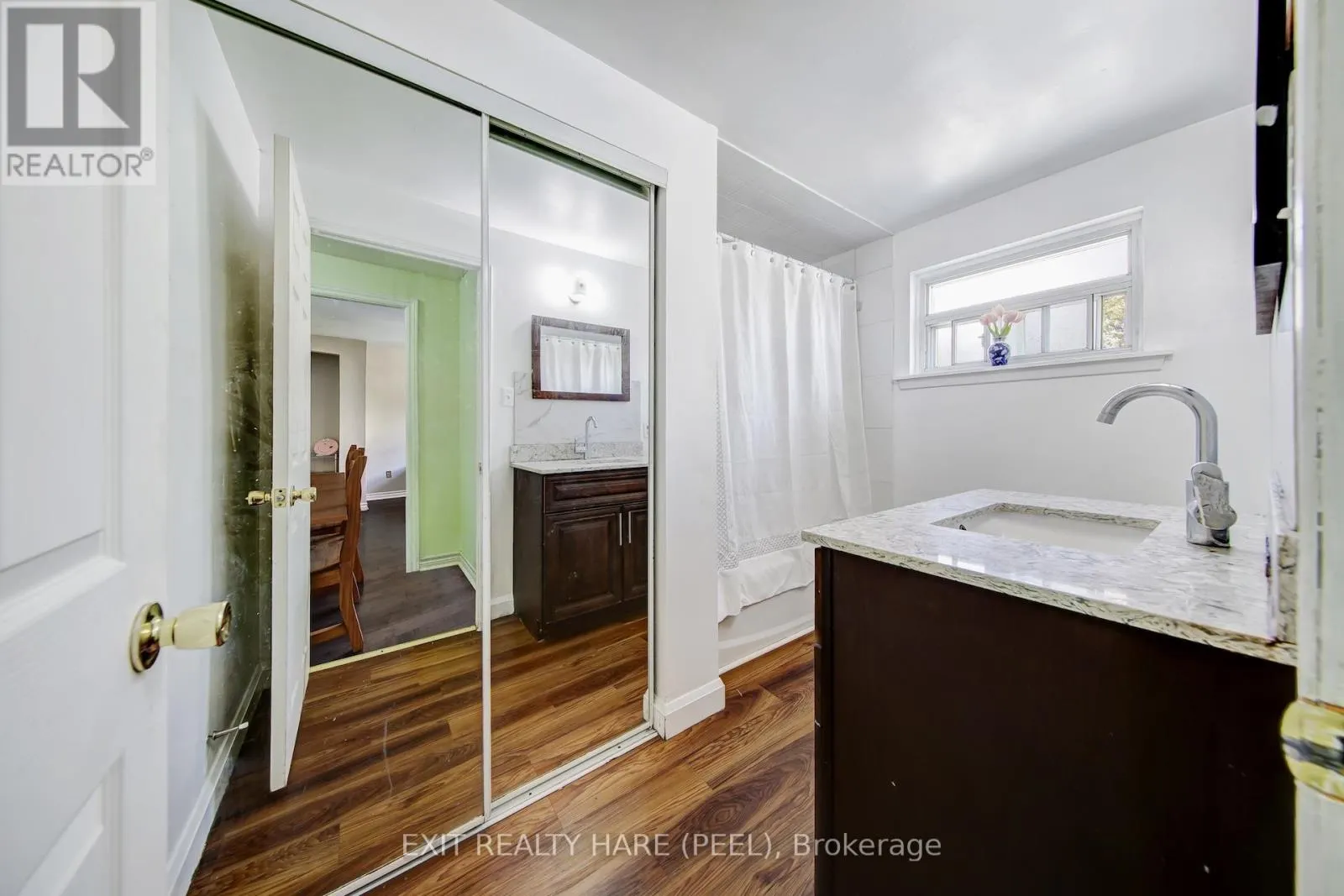 6 EARNSCLIFFE GATE