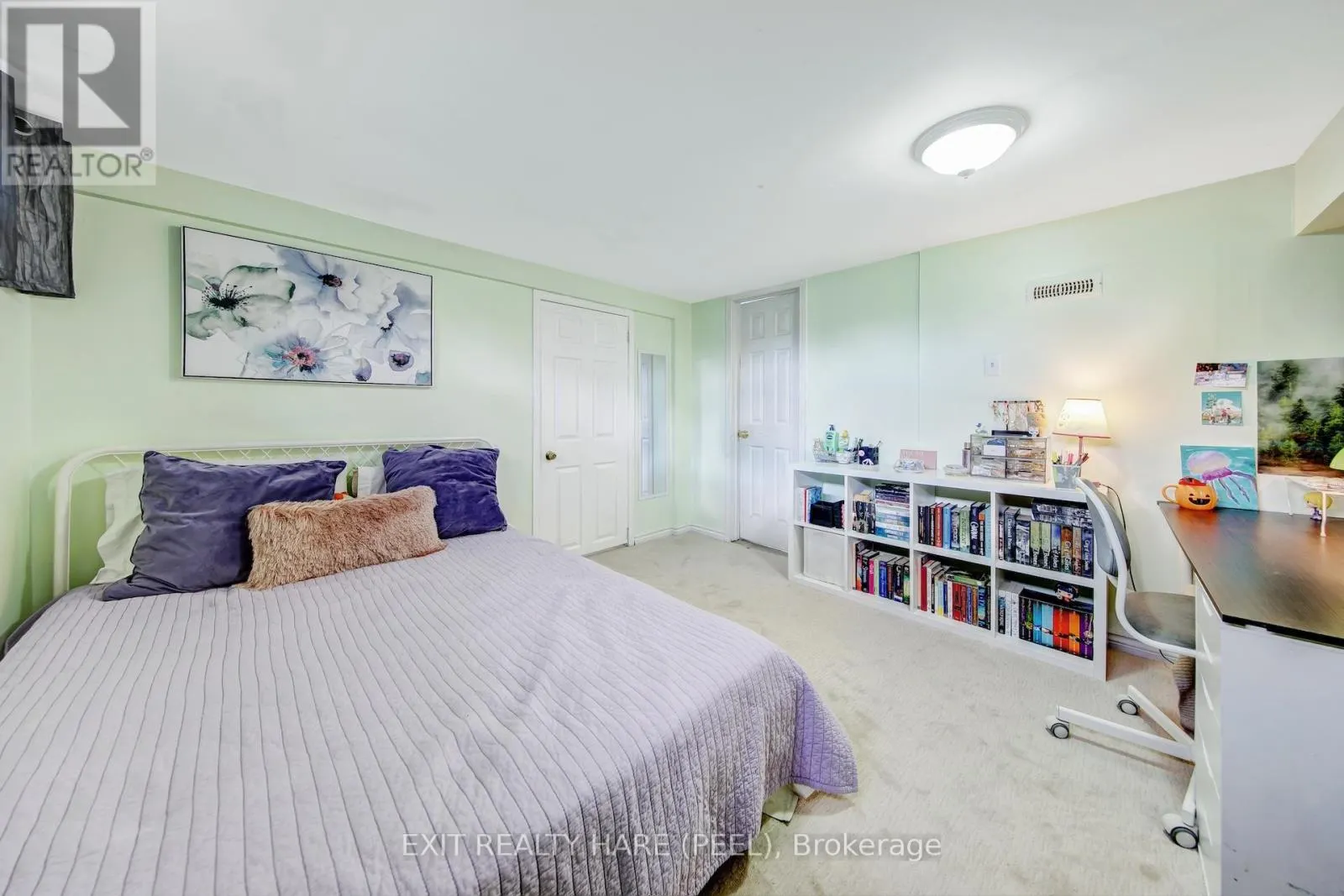 6 EARNSCLIFFE GATE