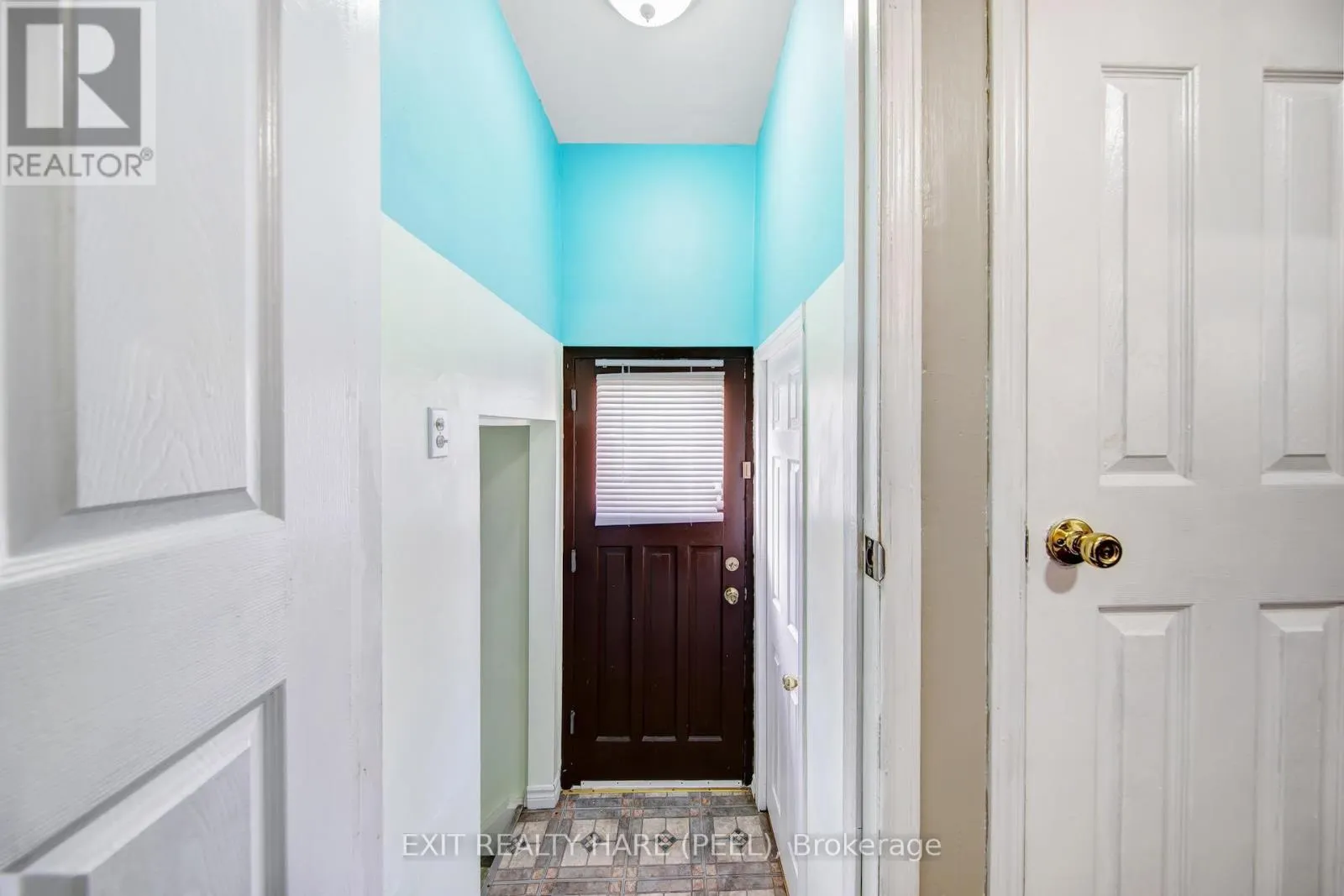 6 EARNSCLIFFE GATE