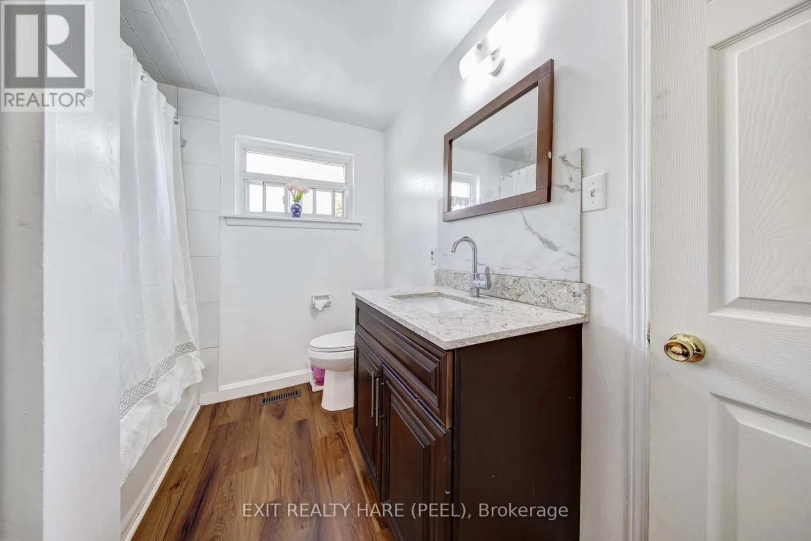 6 EARNSCLIFFE GATE