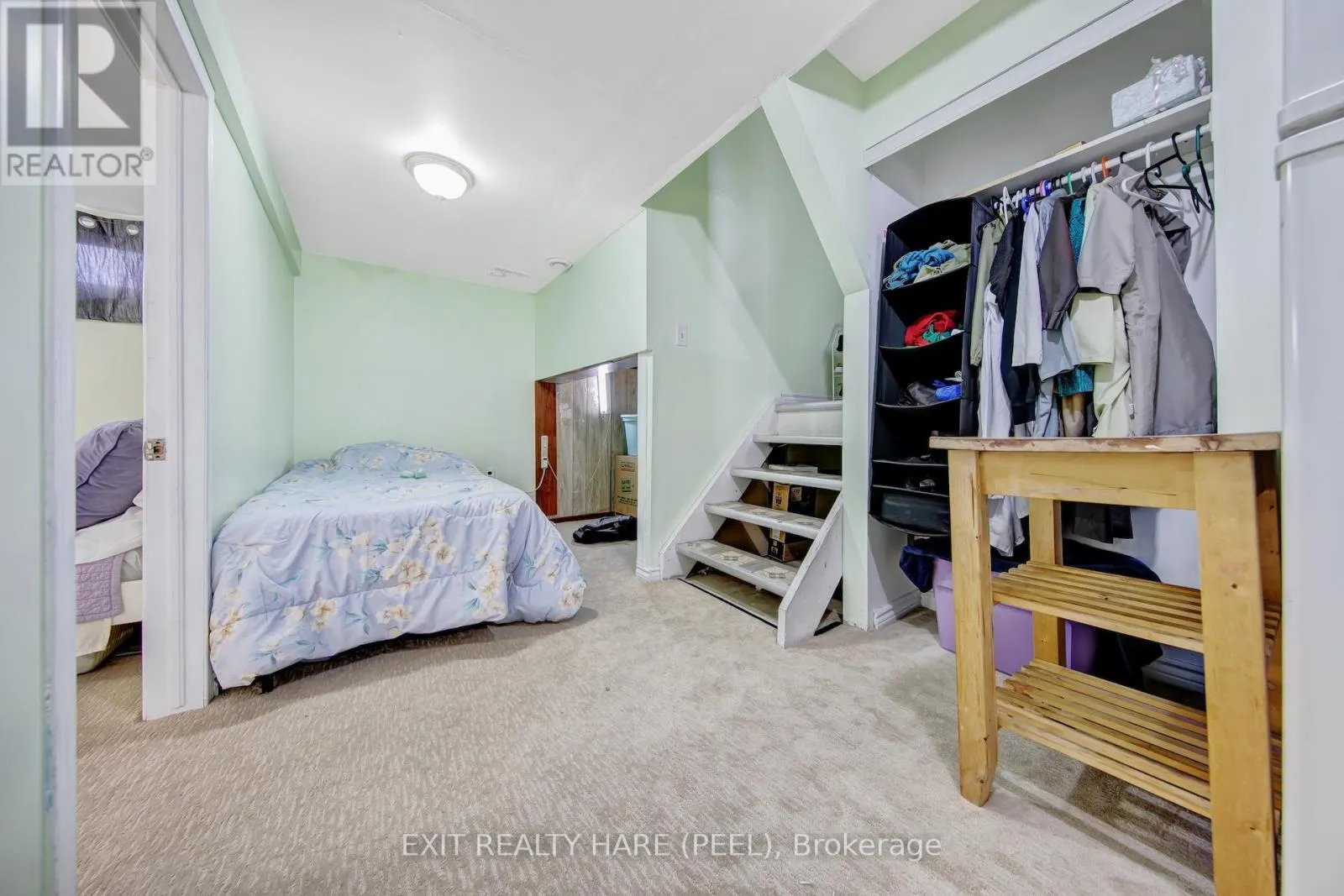 6 EARNSCLIFFE GATE