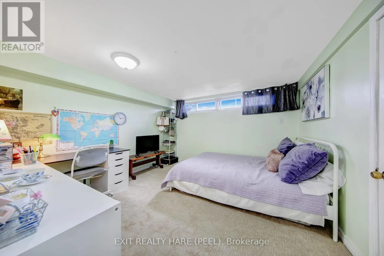 6 EARNSCLIFFE GATE