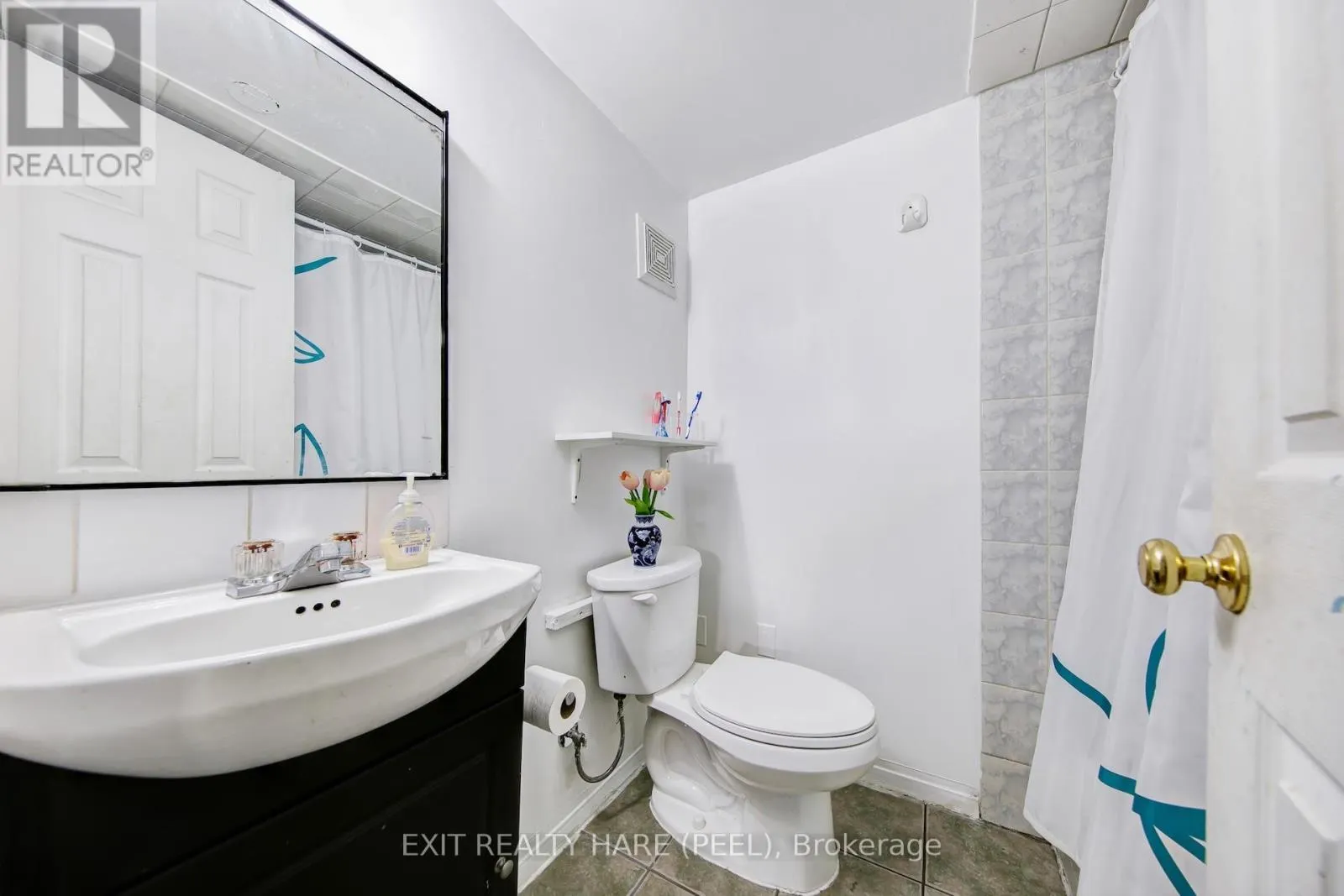 6 EARNSCLIFFE GATE