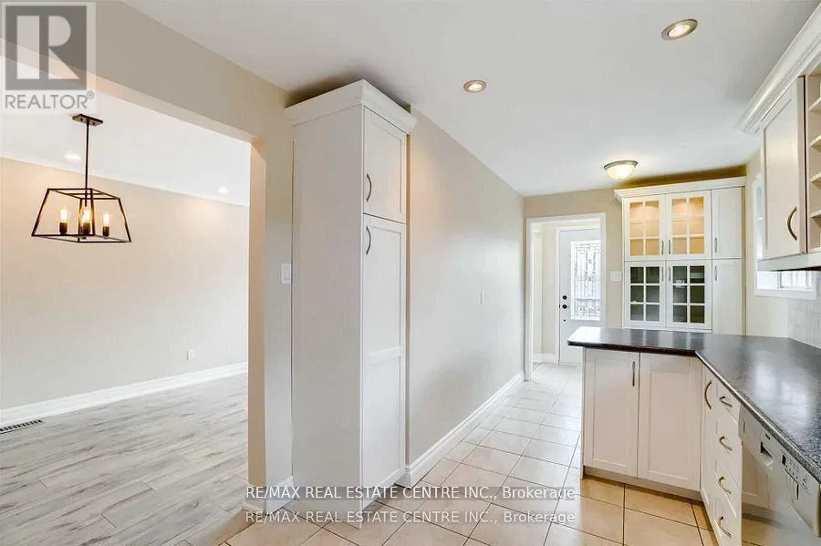 3385 ELLENGALE (UPPER) DRIVE