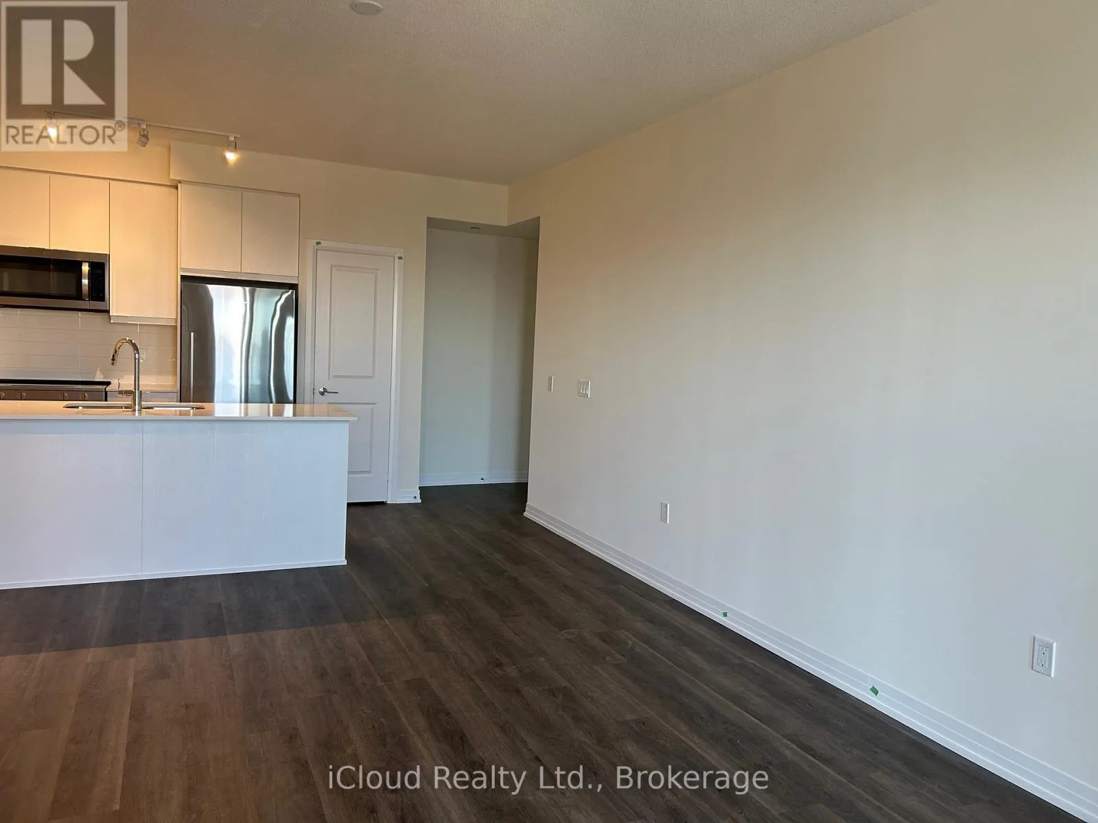 1610 - 15 WATERGARDEN DRIVE
