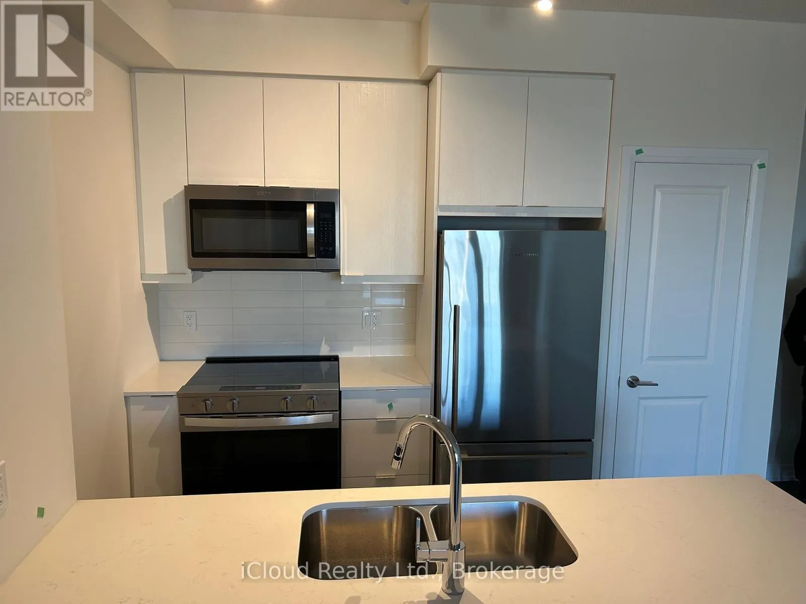 1610 - 15 WATERGARDEN DRIVE