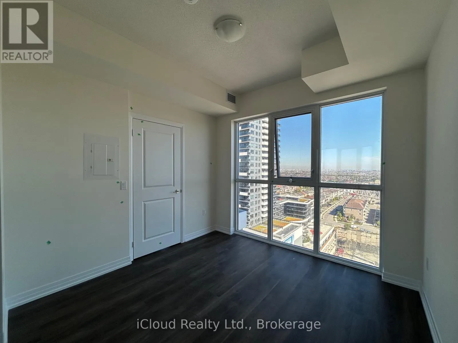 1610 - 15 WATERGARDEN DRIVE