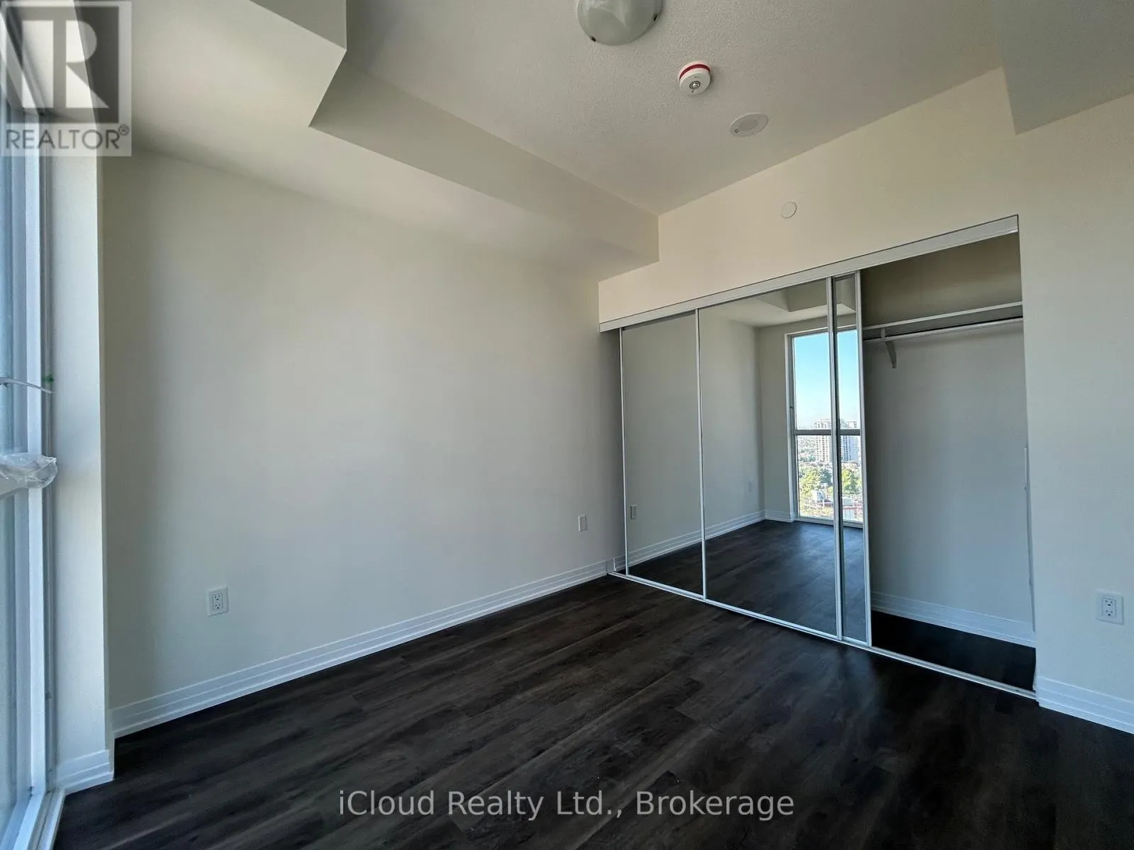 1610 - 15 WATERGARDEN DRIVE