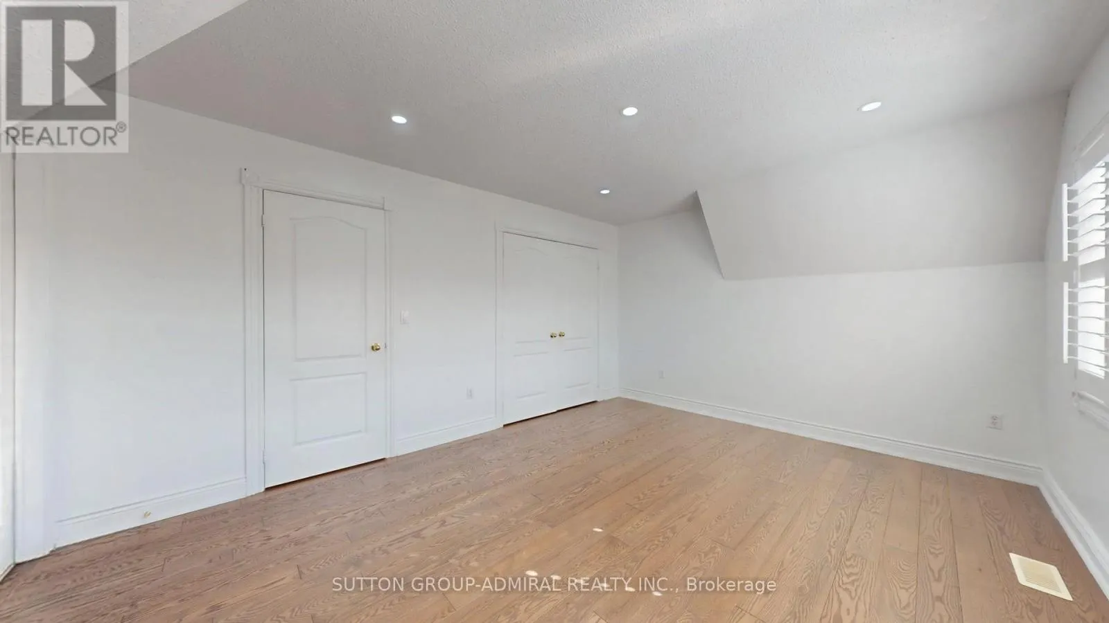 37 DONWOODS COURT