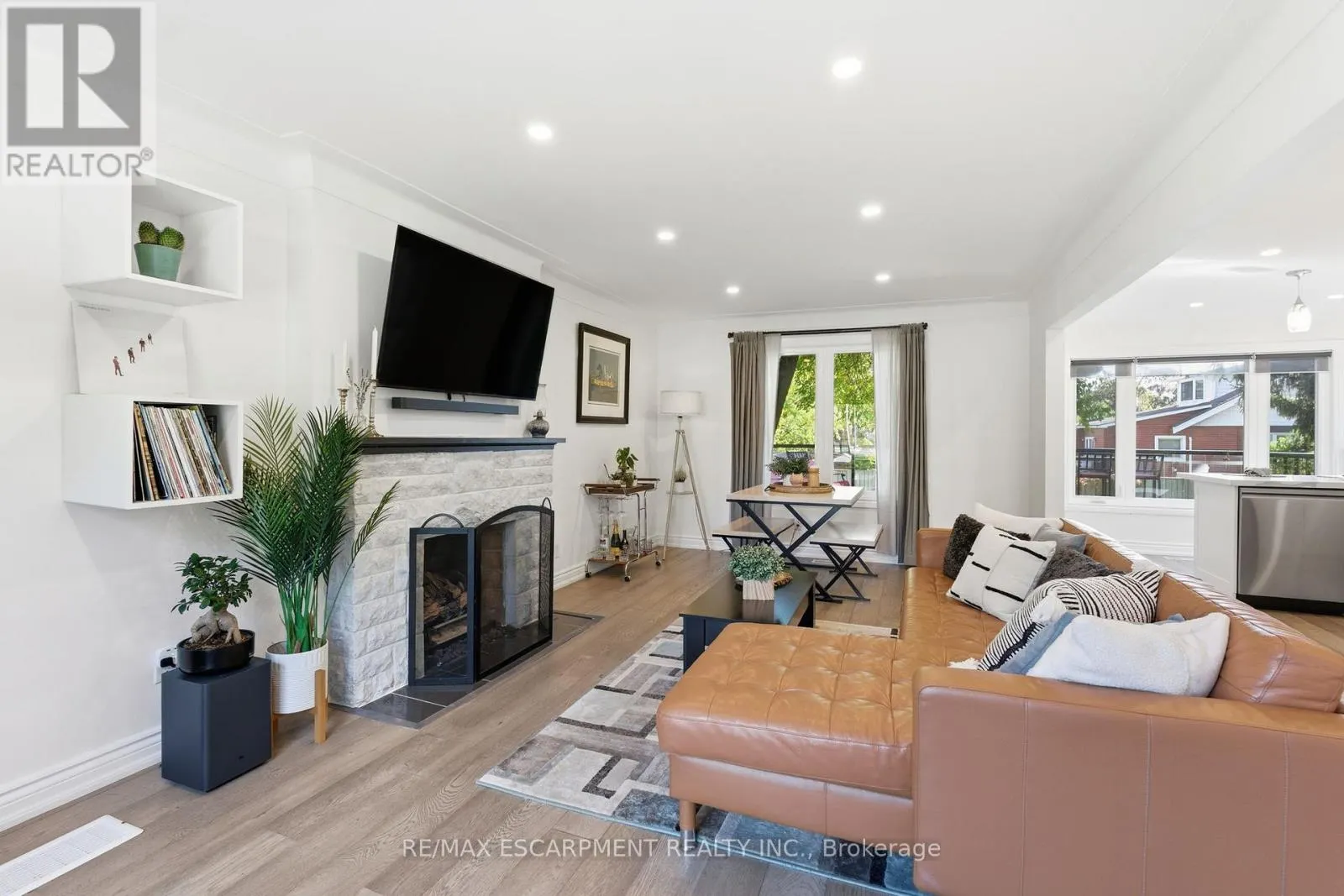 424 PLAINS ROAD W
