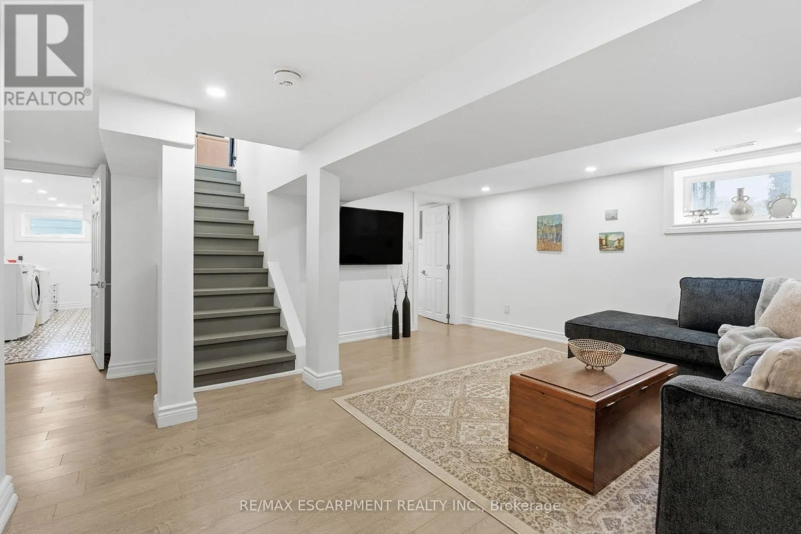 424 PLAINS ROAD W